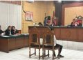 Foto dok: terdakwa Akri Djafar Ali diruangan sidang Pengadilan Negeri Bitung saat mendengarkan Agenda Tuntutan Jaksa Penuntut Umum